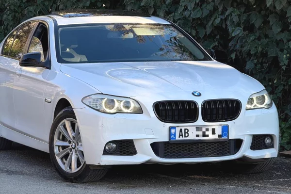 Makine me qera ne Rinas Tirane BMW Seria 5 – Automat | 2.0 Nafte Duke Nisur Nga 50 Euro Dita
