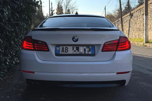 Makine me qera ne Rinas Tirane BMW Seria 5 – Automat | 2.0 Nafte Duke Nisur Nga 50 Euro Dita