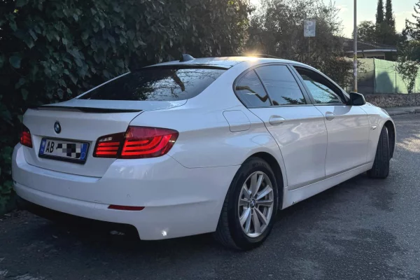 Makine me qera ne Rinas Tirane BMW Seria 5 – Automat | 2.0 Nafte Duke Nisur Nga 50 Euro Dita