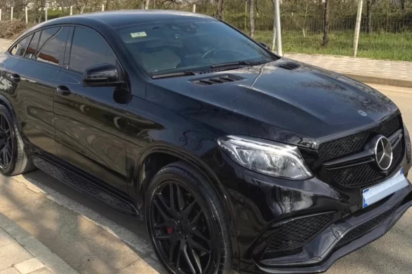 Makina me qera ne Tirane - 300 Euro