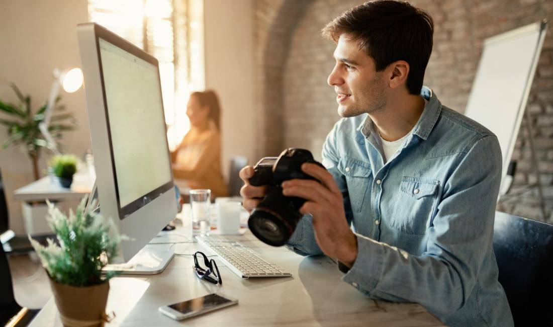 Njoftime Pune ne Tirane, Profesioni Dizajner/Fotograf , Me eksperience, Pagesa 800  Euro.