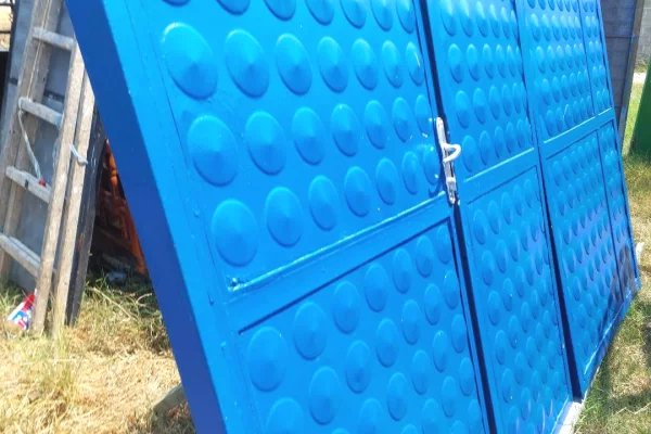 Shitet porta per oborr