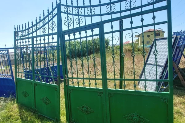 Shitet porta per oborr