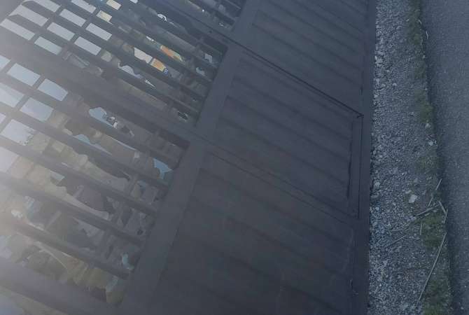 Different articles a Durazzo - 60,000 Leke