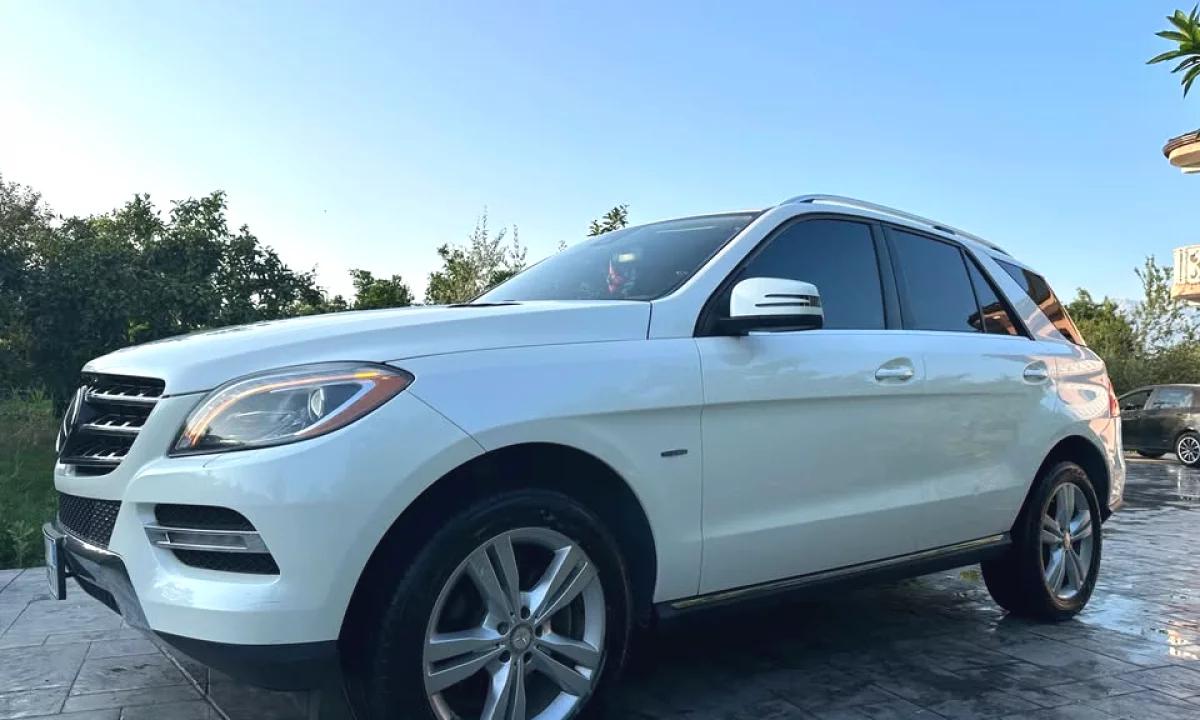 Makina ne shitje ne Tirane, Mercedes-Benz, 2013 Diesel,Kambio Automatik Pagesa 13,500  Euro.