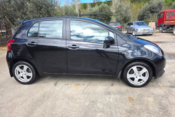 Auto in Vendita a Tirana, Toyota, 2007 Diesel,Kambio Automatik Pagamento 450,000  Leke.