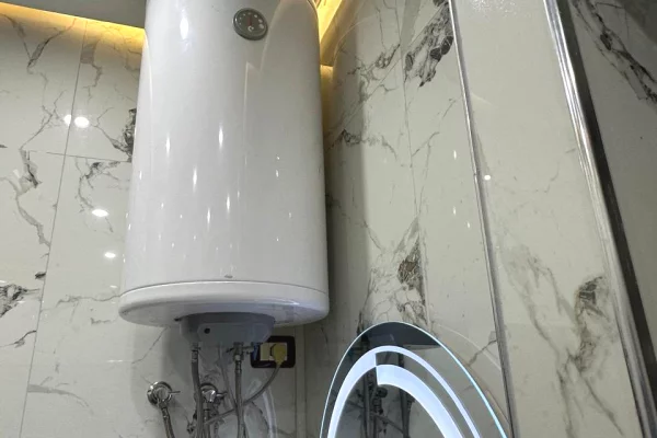 Different articles a Durazzo - 6,000 Leke