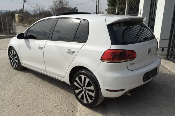 Auto in Vendita a Tirana, Volkswagen, 2013 Diesel,Kambio Automatik Pagamento 8,300  Euro.