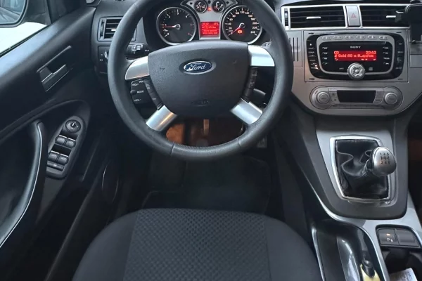 Auto in Vendita a Tirana, Ford, 2010 Diesel,Kambio Manual Pagamento 3,200  Euro.