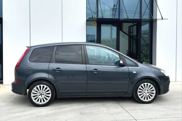 Auto in Vendita a Tirana, Ford, 2010 Diesel,Kambio Manual Pagamento 3,200  Euro.