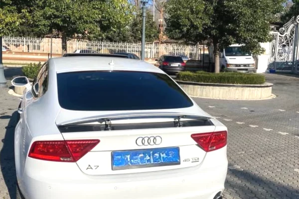 Auto in Vendita a Durazzo, Audi, 2015 Diesel,Kambio Automatik Pagamento 12,200  Euro.