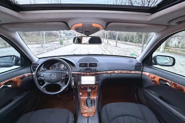 Auto in Vendita a Fier, Mercedes-Benz, 2006 Benzine,Kambio Automatik Pagamento 5,600  Euro.