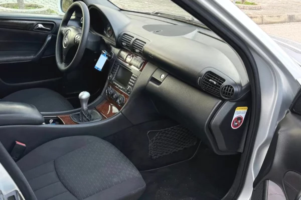 Auto in Vendita a Fier, Mercedes-Benz, 2007 Diesel,Kambio Manual Pagamento 4,000  Euro.