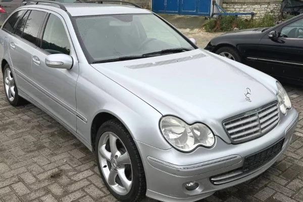 Auto in Vendita a Fier - 4,000 Euro