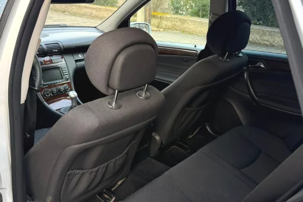 Auto in Vendita a Fier, Mercedes-Benz, 2007 Diesel,Kambio Manual Pagamento 4,000  Euro.