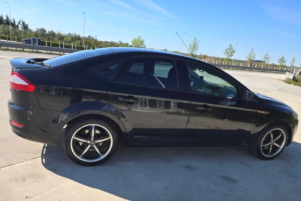 Auto in Vendita a Tirana, Ford, 2008 gasoline-gas,Kambio Manual Pagamento 3,800  Euro.