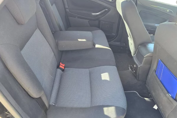 Auto in Vendita a Tirana, Ford, 2008 gasoline-gas,Kambio Manual Pagamento 3,800  Euro.