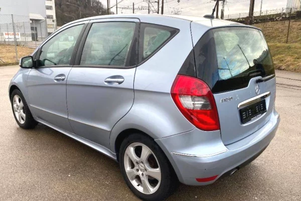 Auto in Vendita a Elbasan, Mercedes-Benz, 2009 gasoline-gas,Kambio Automatik Pagamento 4,800  Euro.