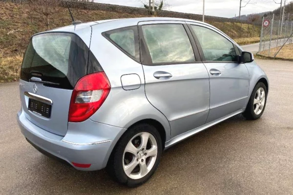 Auto in Vendita a Elbasan, Mercedes-Benz, 2009 gasoline-gas,Kambio Automatik Pagamento 4,800  Euro.
