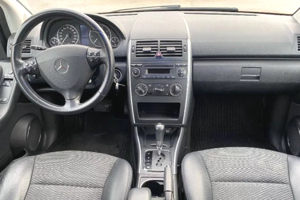 Auto in Vendita a Elbasan, Mercedes-Benz, 2009 gasoline-gas,Kambio Automatik Pagamento 4,800  Euro.