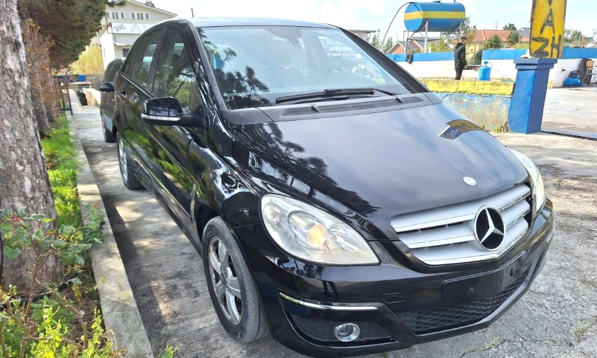 Auto in Vendita a Elbasan, Mercedes-Benz, 2010 gasoline-gas,Kambio Automatik Pagamento 4,900  Euro.