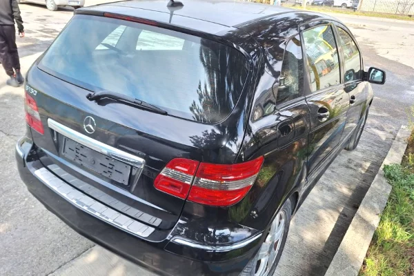 Auto in Vendita a Elbasan, Mercedes-Benz, 2010 gasoline-gas,Kambio Automatik Pagamento 4,900  Euro.