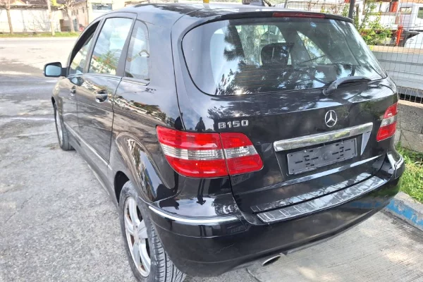Auto in Vendita a Elbasan, Mercedes-Benz, 2010 gasoline-gas,Kambio Automatik Pagamento 4,900  Euro.