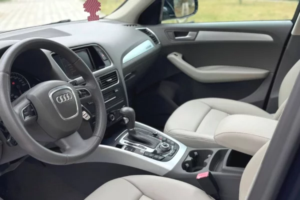 Auto in Vendita a Tirana, Audi, 2010 Diesel,Kambio Automatik Pagamento 8,800  Euro.