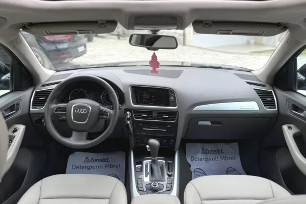 Auto in Vendita a Tirana, Audi, 2010 Diesel,Kambio Automatik Pagamento 8,800  Euro.