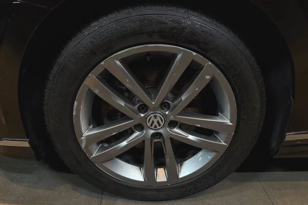 Auto in Vendita a Pristina, Volkswagen, 2018 Diesel,Kambio Automatik Pagamento 13,800  Euro.