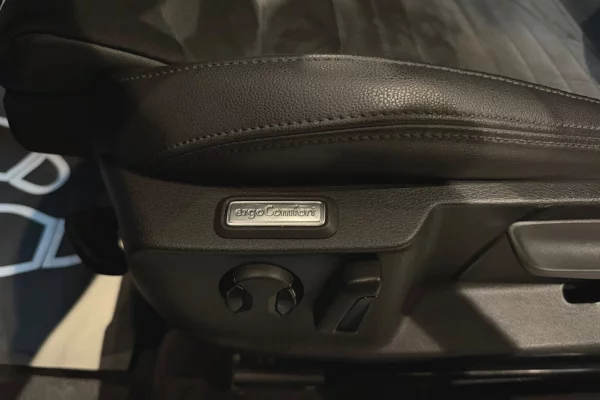 Auto in Vendita a Pristina, Volkswagen, 2018 Diesel,Kambio Automatik Pagamento 13,800  Euro.