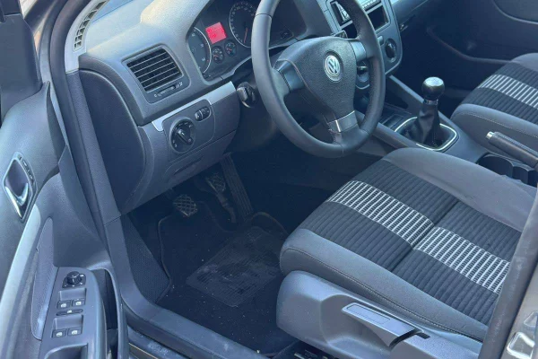 Auto in Vendita a Tirana, Volkswagen, 2008 Diesel,Kambio Manual Pagamento 3,900  Euro.