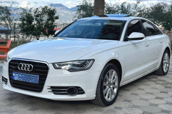 Auto in Vendita a Tirana - 8,400 Euro