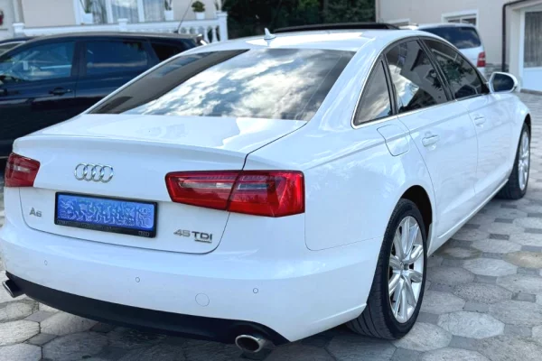 Auto in Vendita a Tirana, Audi, 2012 Diesel,Kambio Automatik Pagamento 8,400  Euro.