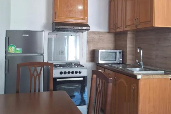 Shtepi me qera Apartament ne Tirane, 1+1, Mobilimi E mobiluar, Pagesa 40,000  Leke.