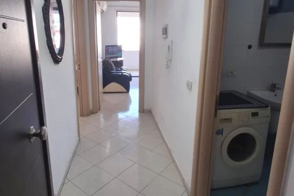 Shtepi me qera Apartament ne Tirane, 1+1, Mobilimi E mobiluar, Pagesa 40,000  Leke.