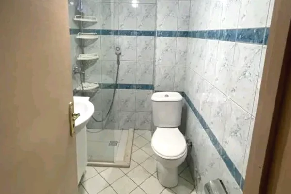 Shtepi me qera Apartament ne Tirane, 2+1, Mobilimi E mobiluar, Pagesa 40,000  Leke.