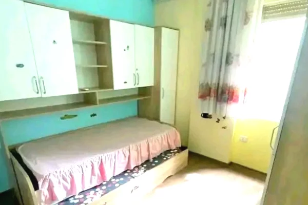 Shtepi me qera Apartament ne Tirane, 2+1, Mobilimi E mobiluar, Pagesa 40,000  Leke.