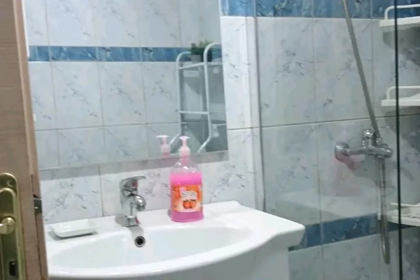 Shtepi me qera Apartament ne Tirane, 2+1, Mobilimi E mobiluar, Pagesa 40,000  Leke.