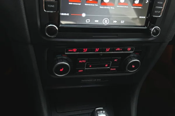 Auto in Vendita a Durazzo, Volkswagen, 2010 Diesel,Kambio Automatik Pagamento 6,400  Euro.