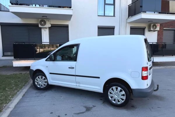 Auto in Vendita a Mitrovica, Volkswagen, 2007 Diesel,Kambio Manual Pagamento 3,650  Euro.