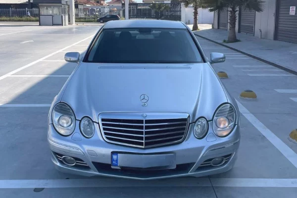 Auto in Vendita a Fier - 550,000 Leke