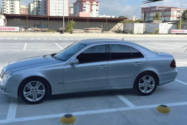 Auto in Vendita a Fier - 550,000 Leke