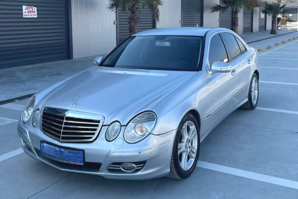 Auto in Vendita a Fier - 550,000 Leke