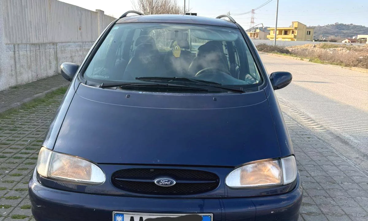 Makina ne shitje ne Durres, Ford, 2000 Diesel,Kambio Manual Pagesa 1,900  Euro.
