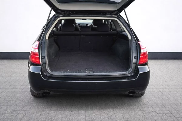 Makina ne shitje ne Elbasan, Subaru, 2009 Benzine,Kambio Automatik Pagesa 450,000  Leke.