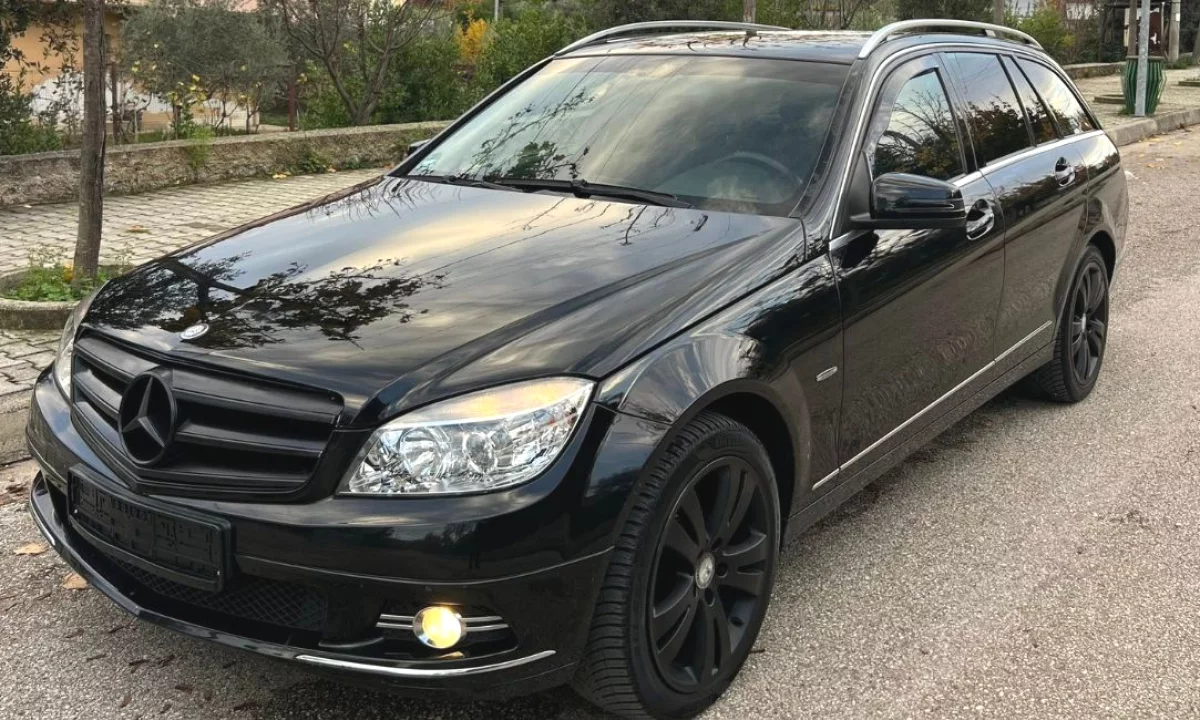 Cars for sale in Fier, Mercedes-Benz, 2009 gasoline-gas,Kambio Manual Payment 4,300  Euro.