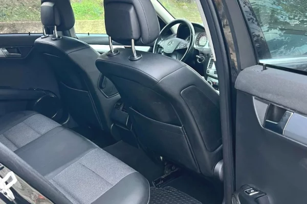 Cars for sale in Fier, Mercedes-Benz, 2009 gasoline-gas,Kambio Manual Payment 4,300  Euro.