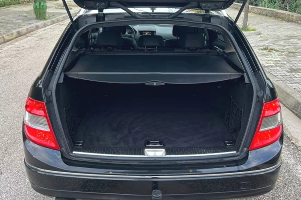 Cars for sale in Fier, Mercedes-Benz, 2009 gasoline-gas,Kambio Manual Payment 4,300  Euro.