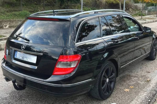 Cars for sale in Fier, Mercedes-Benz, 2009 gasoline-gas,Kambio Manual Payment 4,300  Euro.